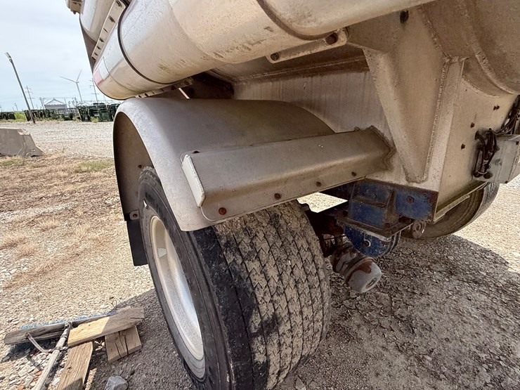 #9657-•-1996-weld-it-s/a-5400gal-fuel-trailer-1w9t23269tl010011-inv#:-9657-image-58