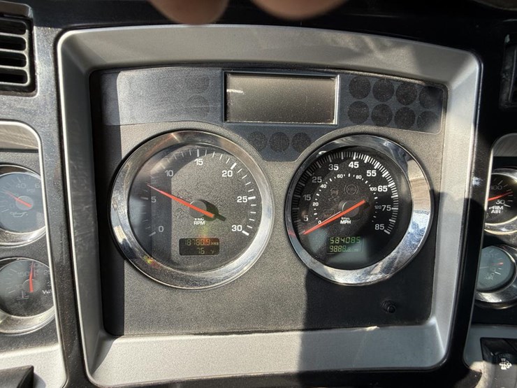 2013-kenworth-t800-image-80