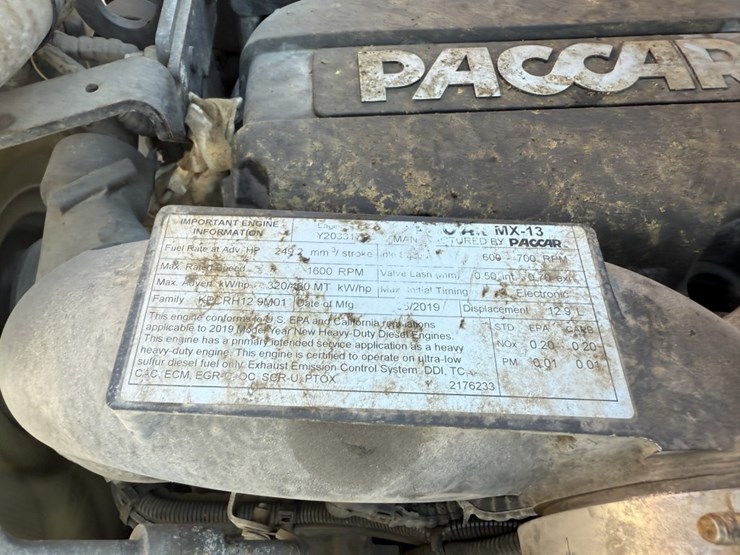 2020-peterbilt-579-image-24