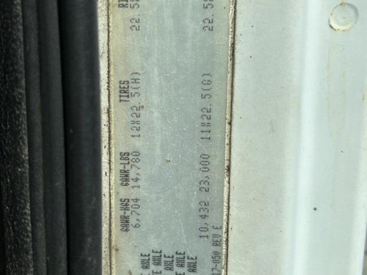2004-freightliner-fl80-image-85