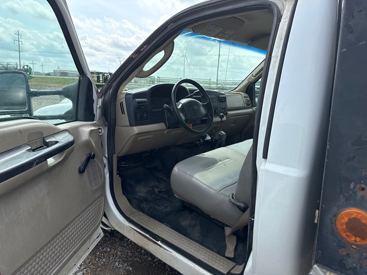 2005-ford-f350-image-48