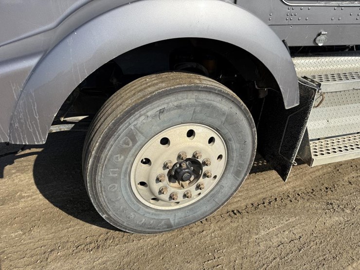 2013-kenworth-t800-image-26