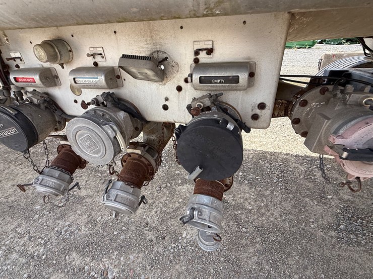 #9657-•-1996-weld-it-s/a-5400gal-fuel-trailer-1w9t23269tl010011-inv#:-9657-image-47