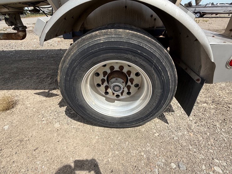 #9657-•-1996-weld-it-s/a-5400gal-fuel-trailer-1w9t23269tl010011-inv#:-9657-image-7