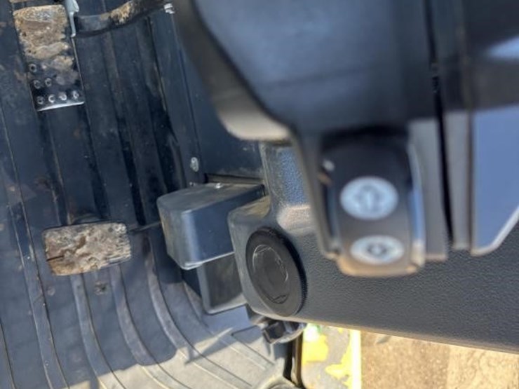 2019-deere-310l-ep-image-37