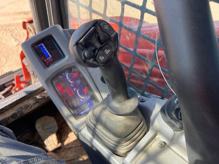 kubota-svl97-2-image-26
