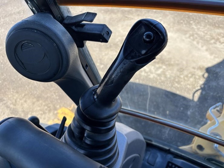 2019-deere-310l-ep-image-43