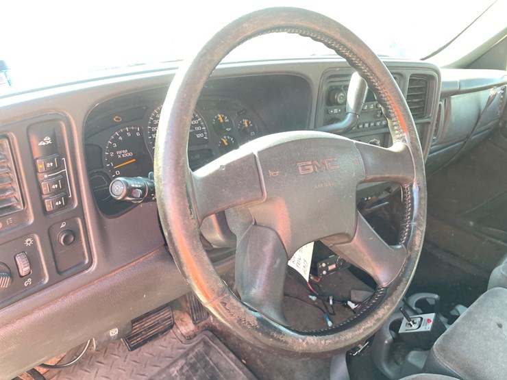 2003-gmc-2500-image-38