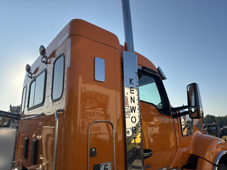 2023-kenworth-w990-image-16