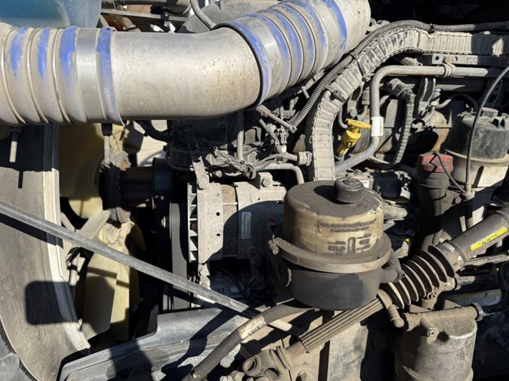 2020-peterbilt-579-image-16