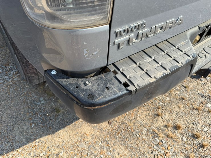 2011-toyota-tundra-image-7