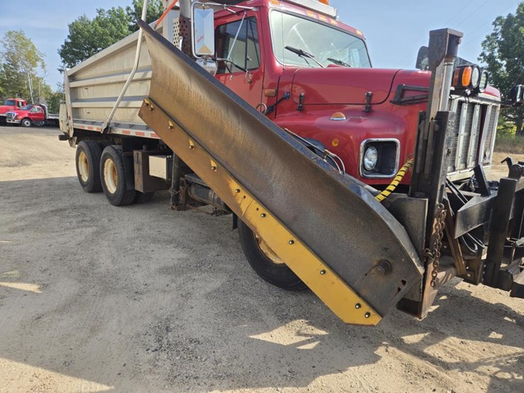 #1243-•-2002-international-6x4-dump-truck-image-37