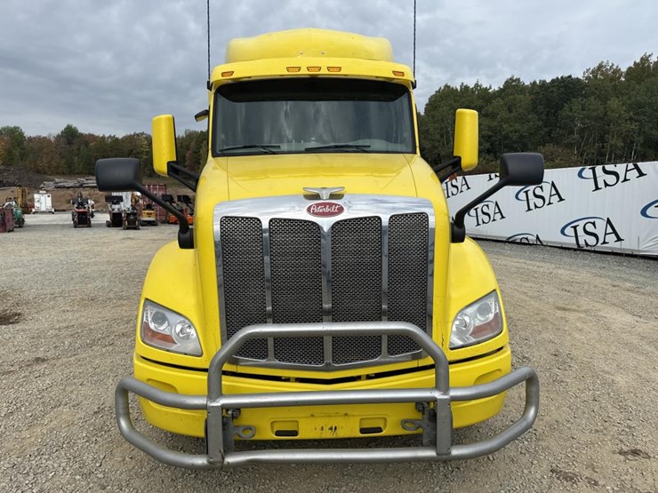 2019-peterbilt-579-image-8