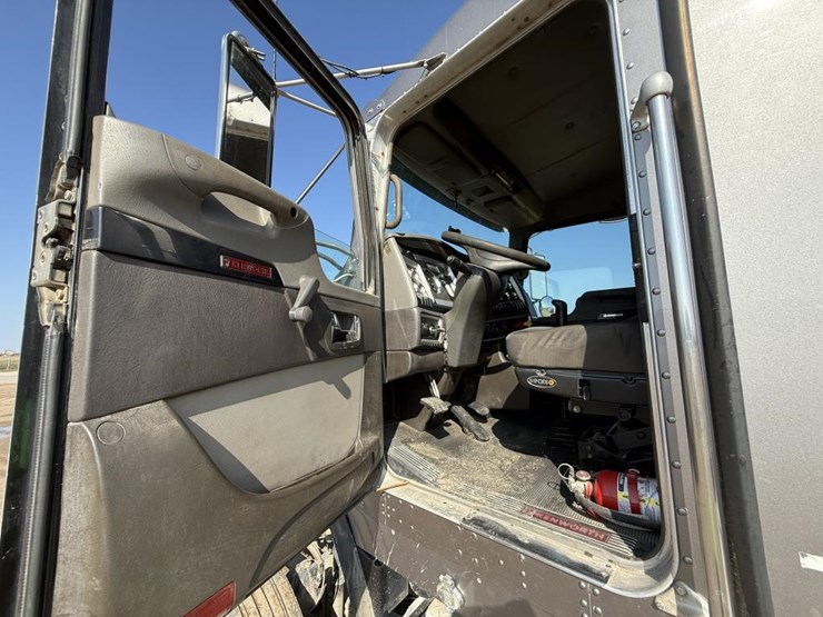 2013-kenworth-t800-image-76