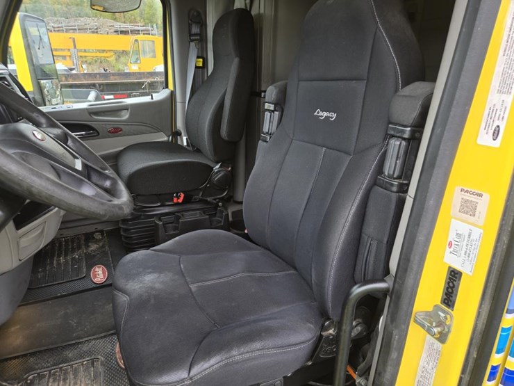 2019-peterbilt-579-image-51