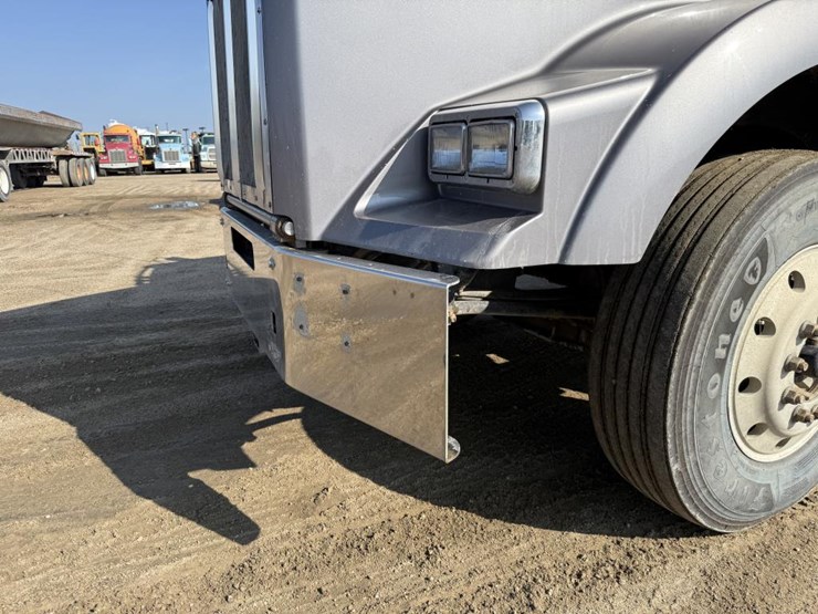 2013-kenworth-t800-image-27