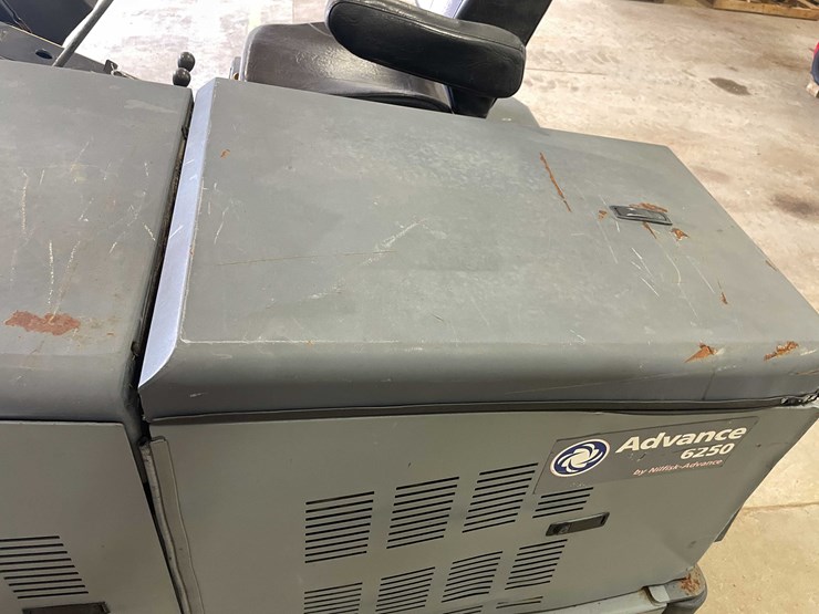#13380-•-advanced-6250-floor-sweeper-image-20