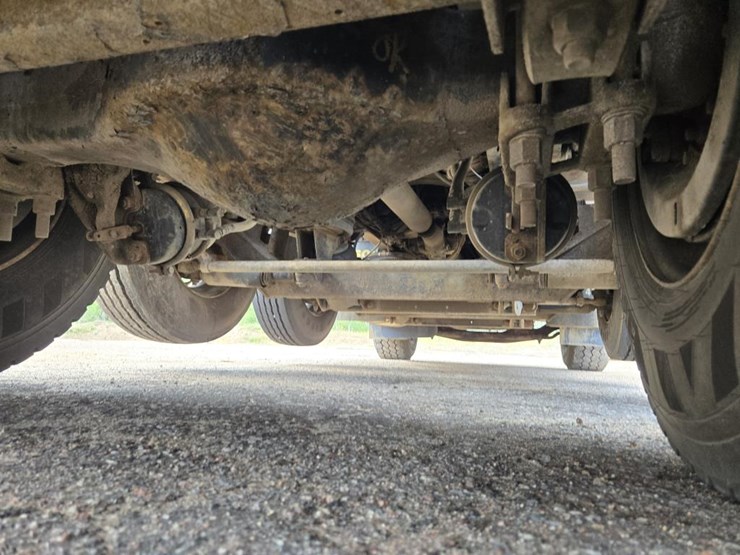 2015-mack-granite-gu813-image-54