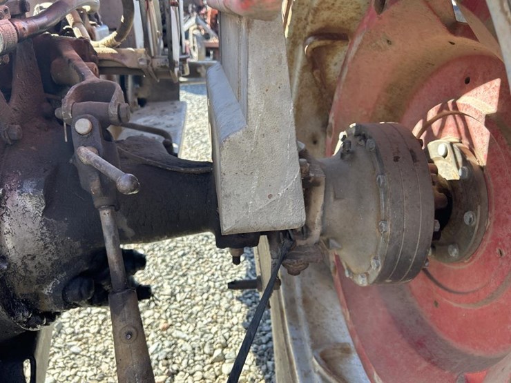 massey-ferguson-165-image-32