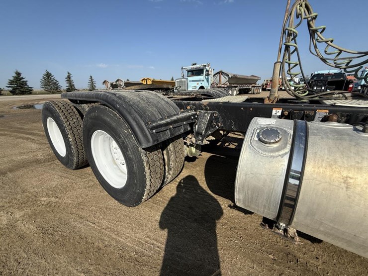 2013-kenworth-t800-image-15