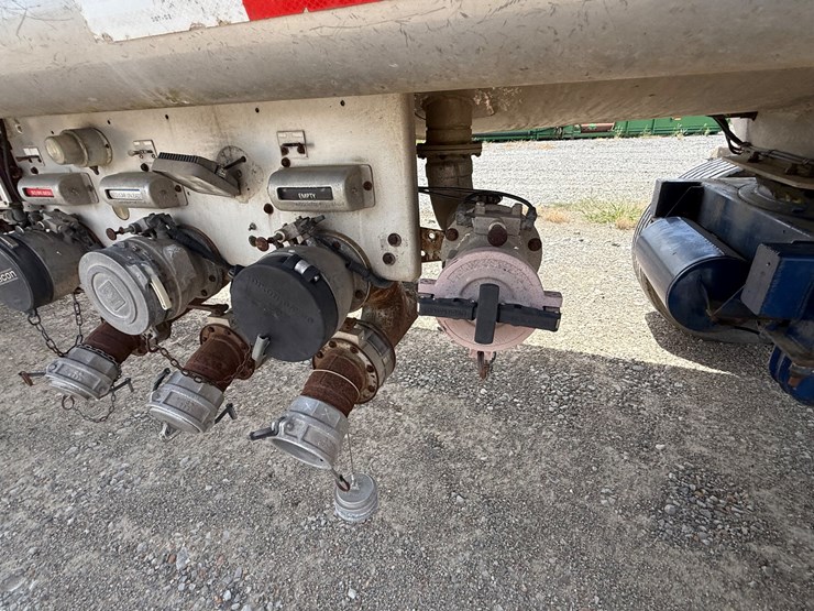 #9657-•-1996-weld-it-s/a-5400gal-fuel-trailer-1w9t23269tl010011-inv#:-9657-image-48