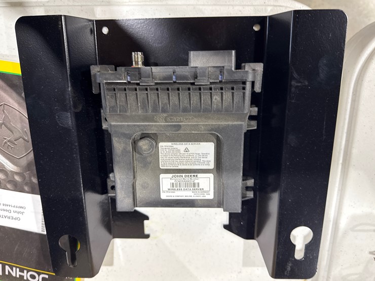 #3215-•-john-deere-harvest-mobile-wireless-data-server-inv#-5121-image-4