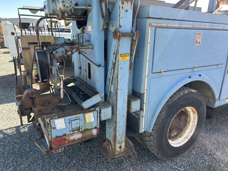 1990-ford-8000-image-33