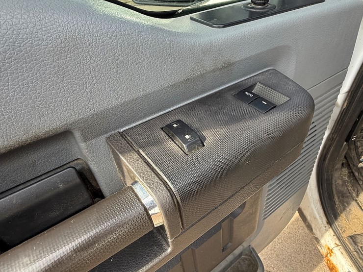 2010-ford-f250-xl-image-20