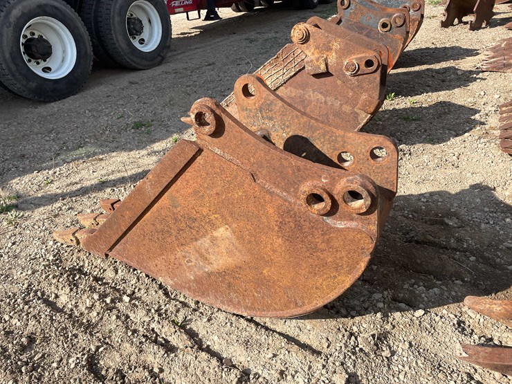 #13398-•-new-holland-bucket-image-2