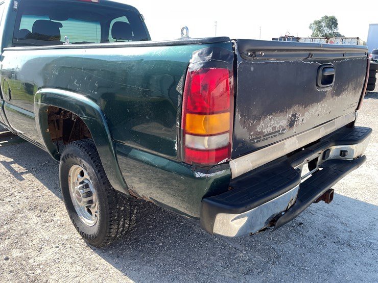 2003-gmc-2500-image-28