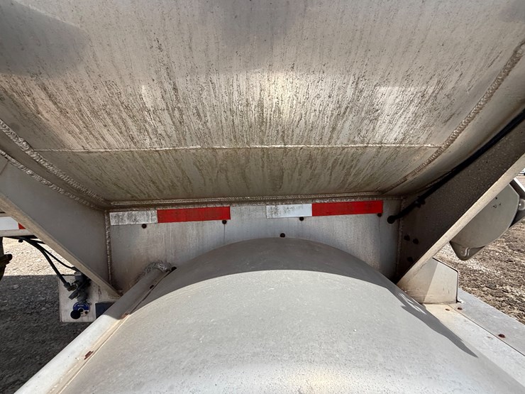 #9657-•-1996-weld-it-s/a-5400gal-fuel-trailer-1w9t23269tl010011-inv#:-9657-image-9