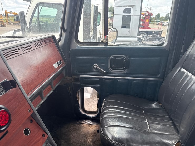 1996-mack-ch613-image-51