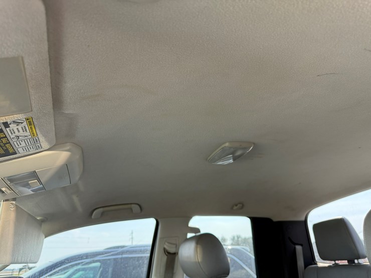 2011-toyota-tundra-image-25