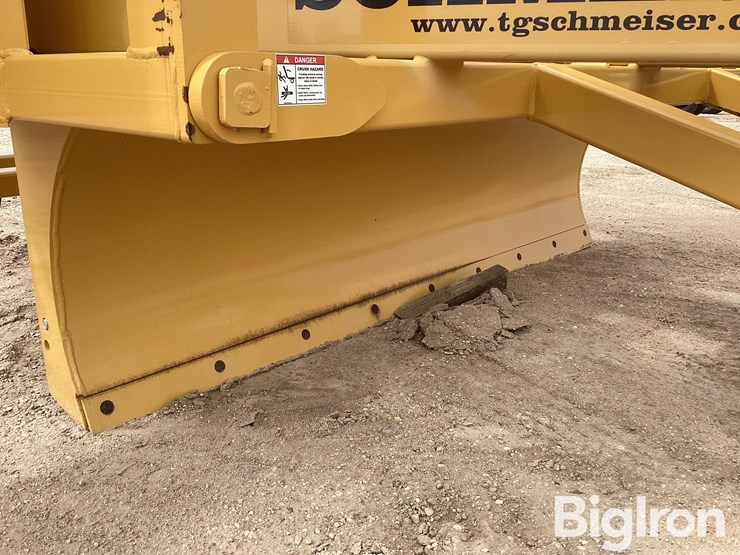 2022-schmeiser-svt24r-24'-varitrak-folding-3-pt-land-leveler-image-14