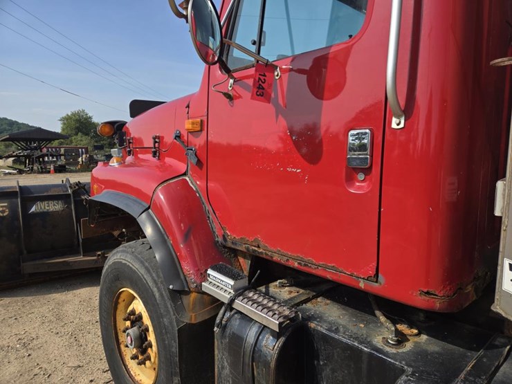 #1243-•-2002-international-6x4-dump-truck-image-5