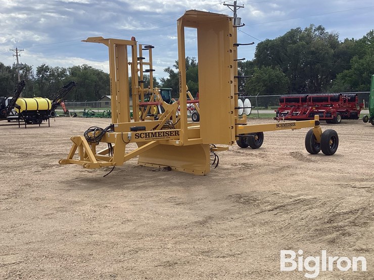 2022-schmeiser-svt24r-24'-varitrak-folding-3-pt-land-leveler-image-1