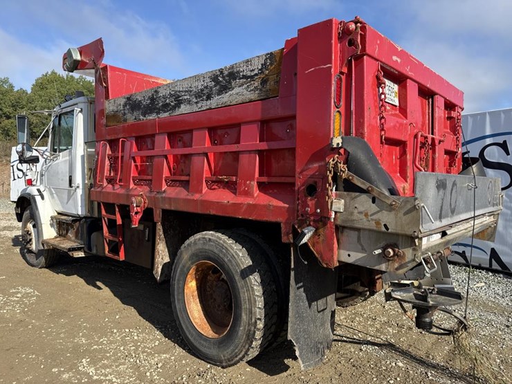 2004-freightliner-fl80-image-3