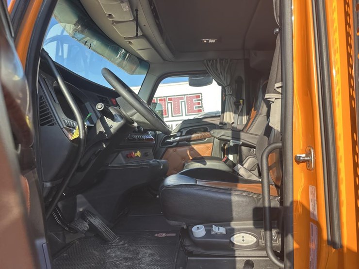 2023-kenworth-w990-image-25