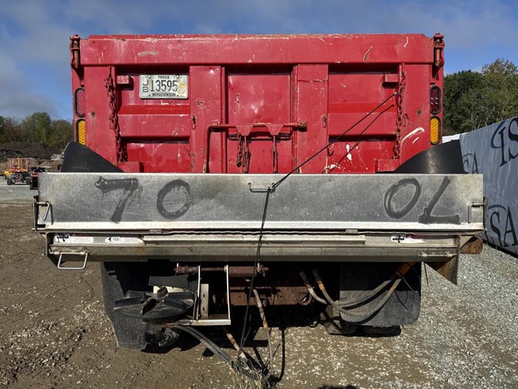 2004-freightliner-fl80-image-4