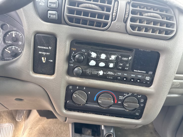2001-chevrolet-s10-image-33