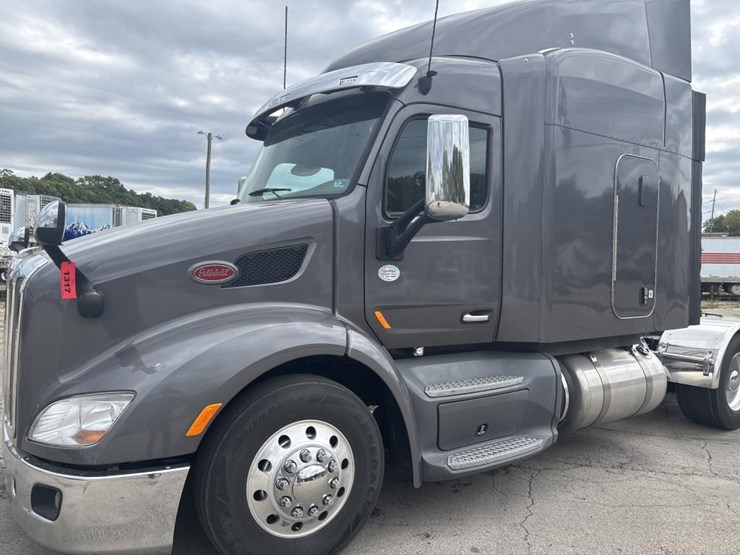 2017-peterbilt-579-image-7