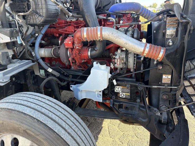 2022-peterbilt-579-image-19