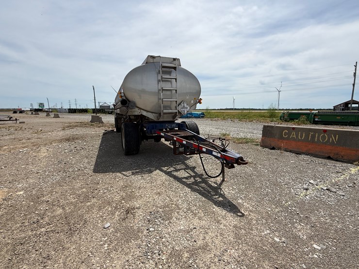 #9657-•-1996-weld-it-s/a-5400gal-fuel-trailer-1w9t23269tl010011-inv#:-9657-image-2