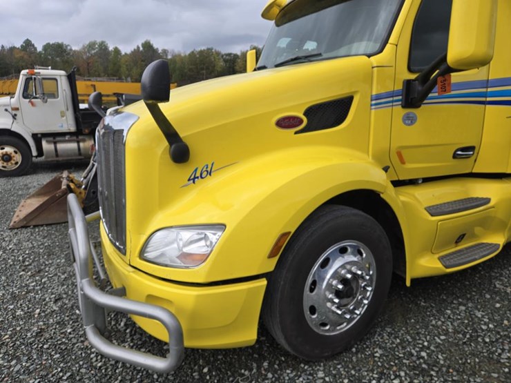 2019-peterbilt-579-image-9