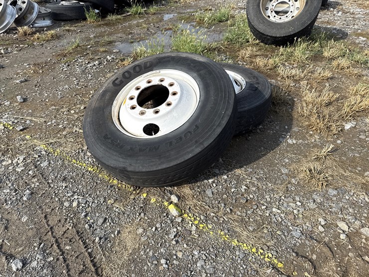 #5268-•-lot-of-(2)-11r22.5-tires-w/-10-hole-rims-image-1