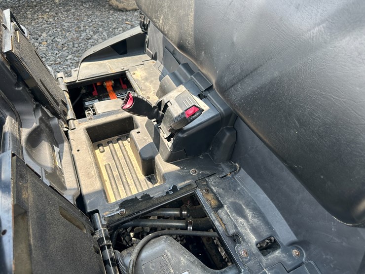2021-john-deere-gator-image-33