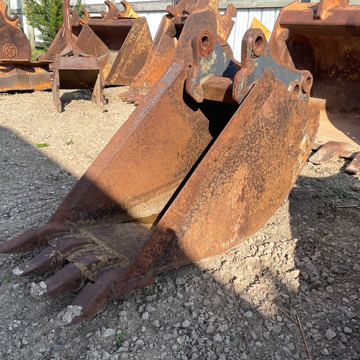 #13392 • New Holland Bucket
