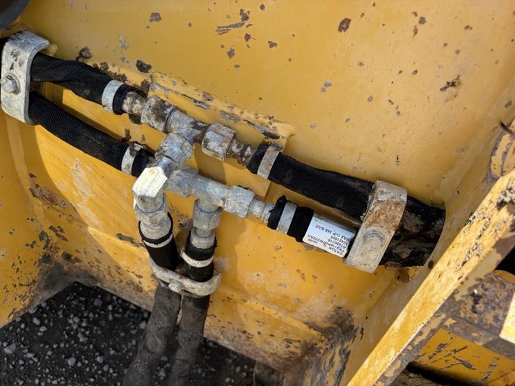 2019-deere-310l-ep-image-12