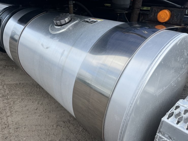 2020-kenworth-t680-image-64