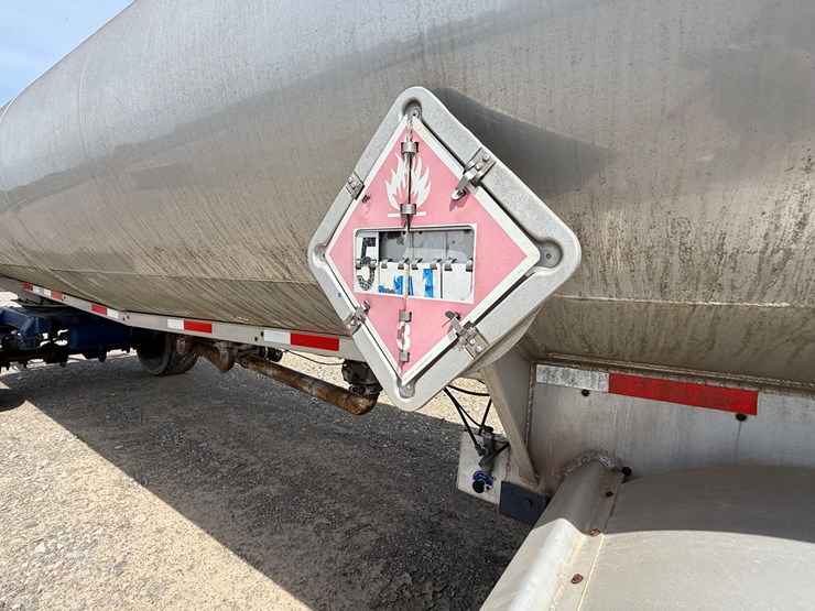 #9657-•-1996-weld-it-s/a-5400gal-fuel-trailer-1w9t23269tl010011-inv#:-9657-image-10